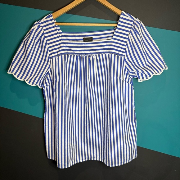 Blue Striped Top and White Pants Outfit - Picture 3 of 12